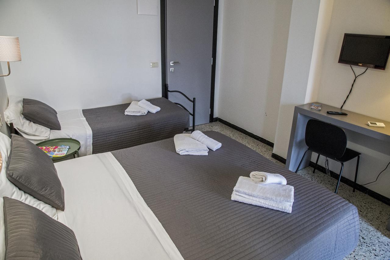 Hotel Hollywood Riccione Luaran gambar