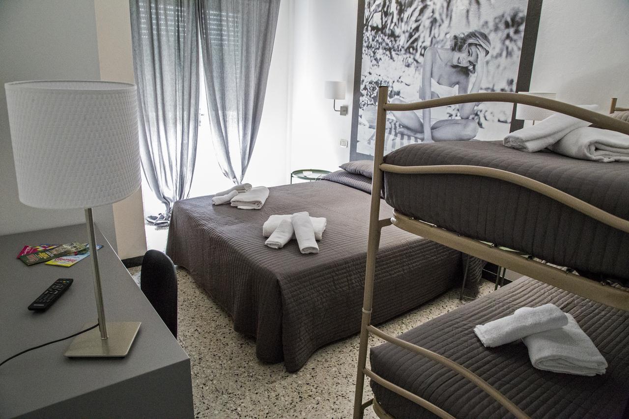 Hotel Hollywood Riccione Luaran gambar