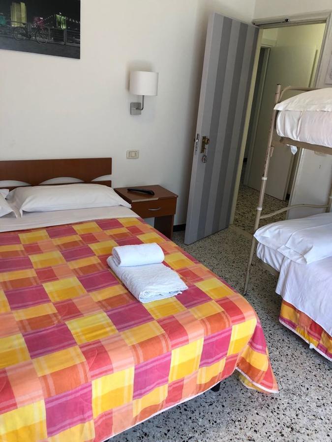 Hotel Hollywood Riccione Luaran gambar