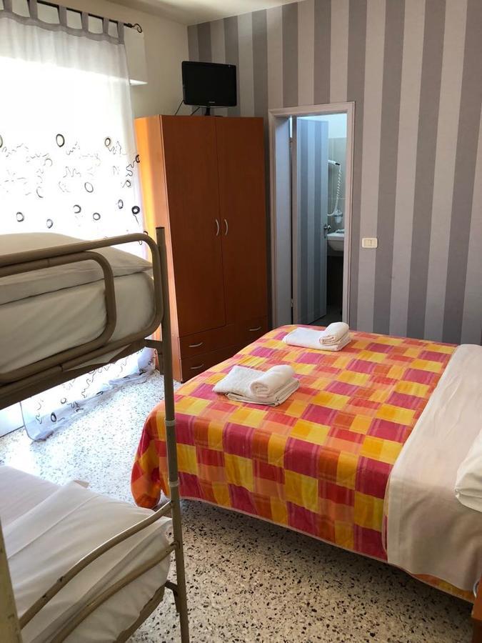 Hotel Hollywood Riccione Luaran gambar