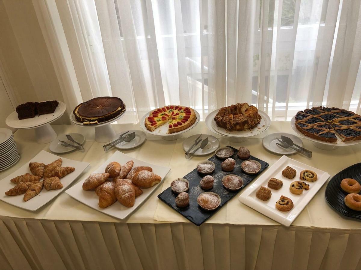 Hotel Hollywood Riccione Luaran gambar