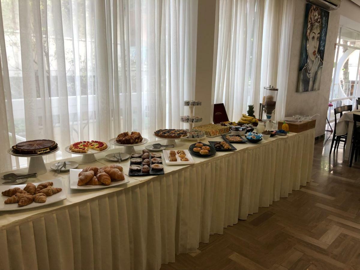 Hotel Hollywood Riccione Luaran gambar