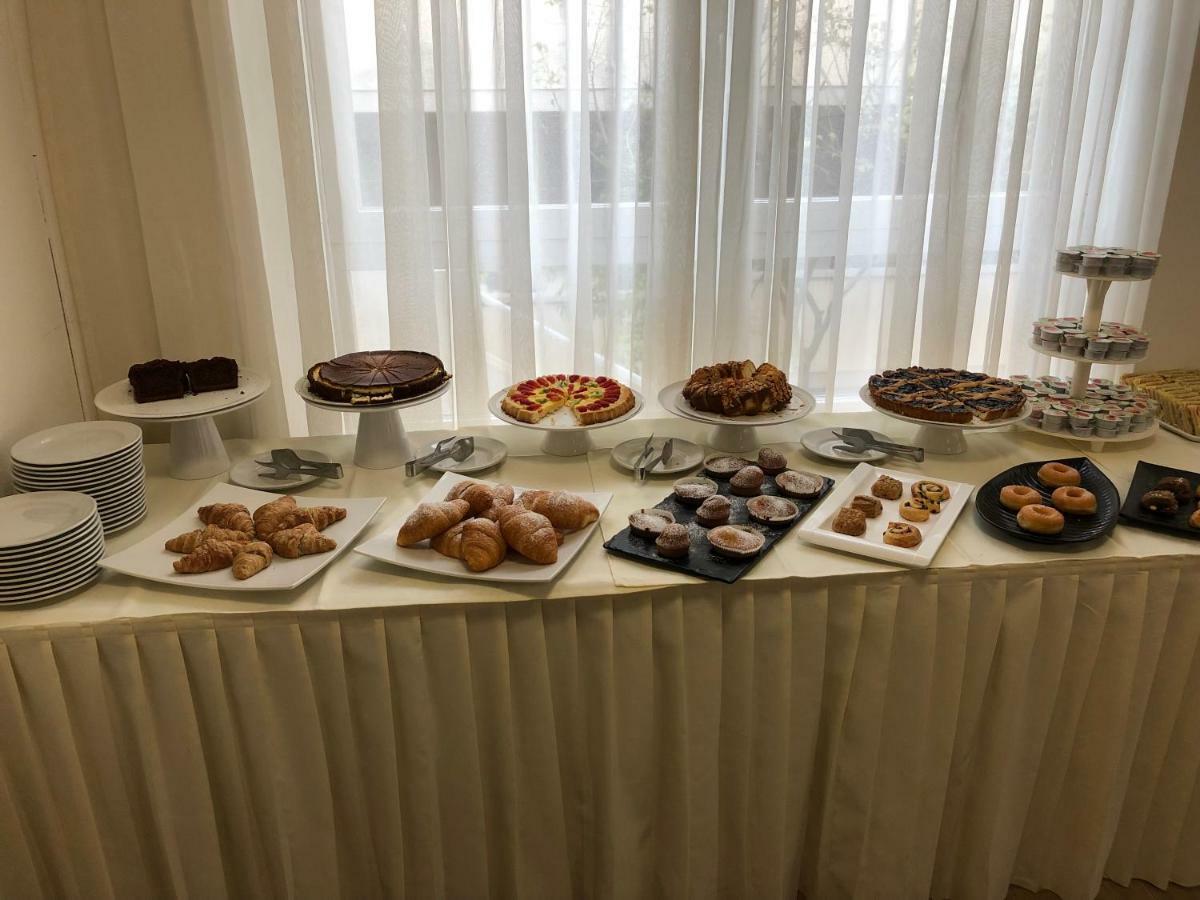 Hotel Hollywood Riccione Luaran gambar