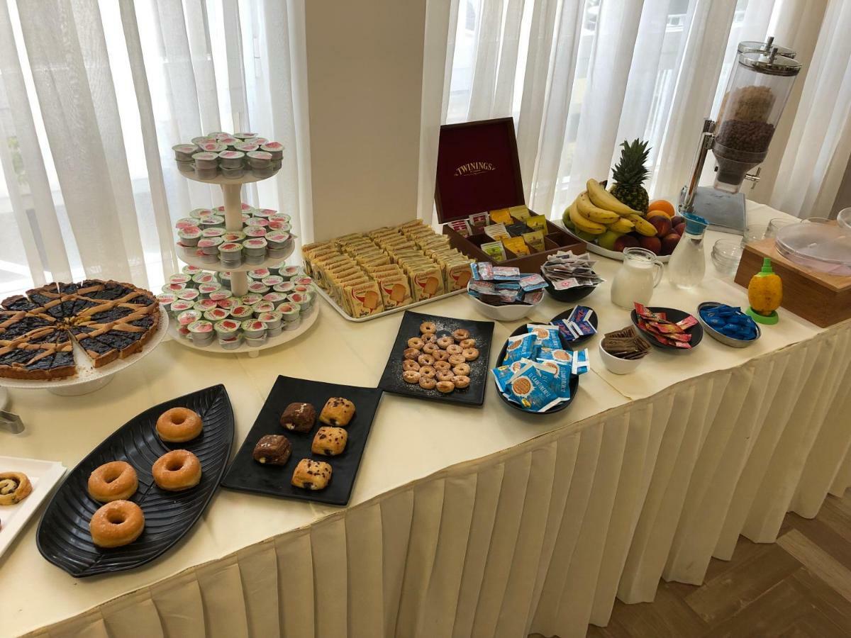 Hotel Hollywood Riccione Luaran gambar