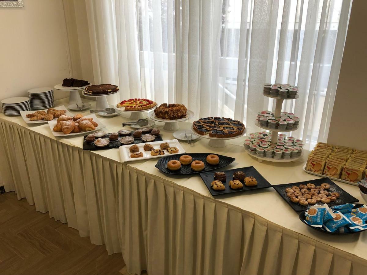 Hotel Hollywood Riccione Luaran gambar